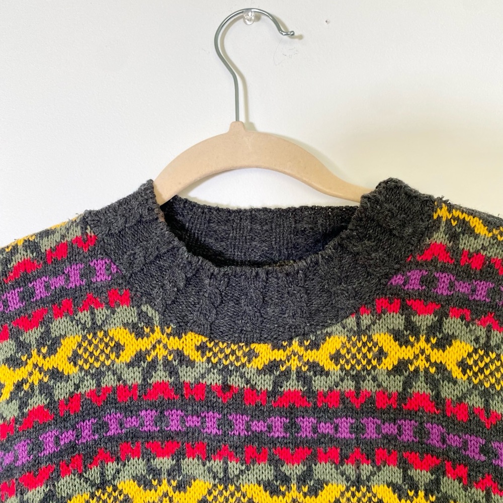 🌈 Retro Sweater 🌈 - Picture 3 of 3